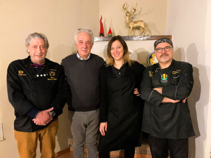 Da sx Chef Geppino Pepe, socio Pasquale Pepe, direttore di sala Lilia Pepe, pizzaiolo Giuseppe Scagliarini